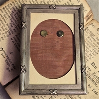stribet-soelvfarvet-metal-fotoramme-kryds-dekoration-vintage-billedramme